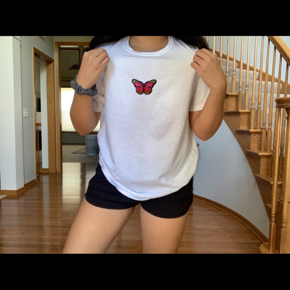 pink butterfly patch tee - Picture 3 of 3